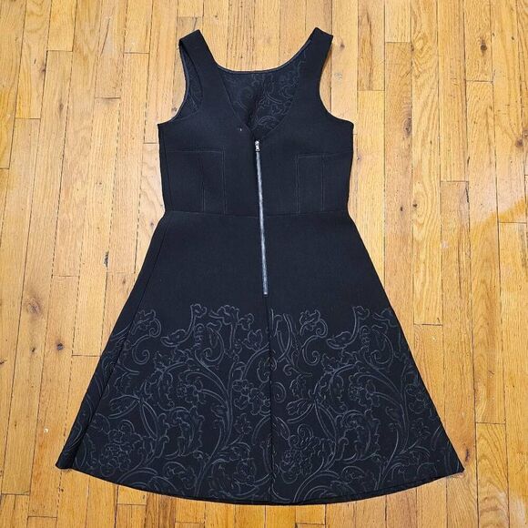 Vera Wang Fit and Flare Dress Size 6 Neoprene Scuba Black - Picture 4 of 6